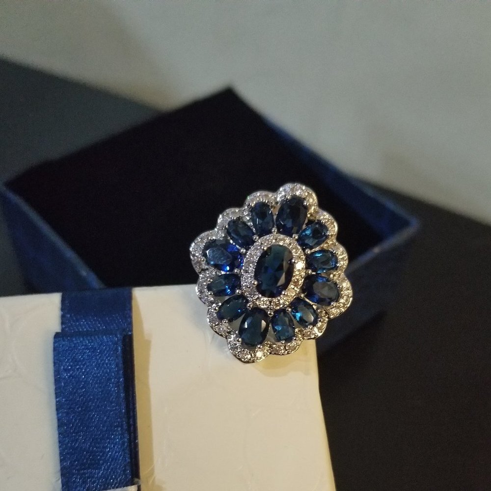 Swarovski Elements Blue Crystal Floral Ring Women's size 7